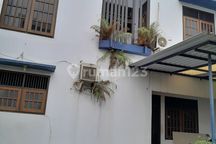 Rumah yang Cocok untuk Kantor Atw Tempat Usaha di Jakarta Selatan