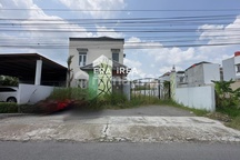 Dijual Rumah Bonus Tanah di Solo Dekat Luwes Kartasura