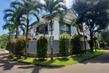 Rumah Mewah Asri Idaman Hook + Swimming Pool Strategis Veteran Bintaro
