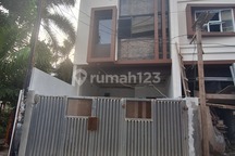 Tanjung Duren Rumah Baru Hadap Timur