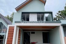 Rumah 1.5 Lantai Dekat Gerbang Toll dan dekat Stasiun depok