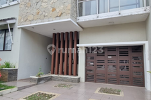 Dijual Cepat....Rumah Bagus Rapi Siap Huni Dalam Cluster Premium Kebayoran Villas Bintaro