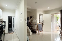 Rumah 2 Lantai Sudah Renovasi di Tesla Gading Serpong