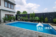 Rumah Mewah Dijual Solo Baru Ada Kolam.renang