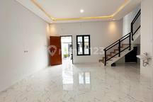 Rumah 2Lantai Bebas Banjir di Persahabatan Al-Azhar Rawamangun