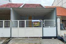 ‼️TURUN HARGA‼️RUMAH PUTRA BANGSA MEDOKAN RUNGKUT LOKASI TERDEPAN HABIS RENOVASI SIAP HUNI. Row Jalan 2,5 Mobil. Hadap Utara. Dekat UPN, Tol, Bandara Juanda, Alfamart