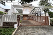 Luxury, Modern House, Clean, Well Maintained, 3 Bedrooms, Suitable For Family Home, Near Senopati/ Scbd Area. South Jakarta