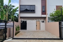 Rumah 2 Lantai, Siap Huni Dekat Kampus UI, Stasiun & Mall