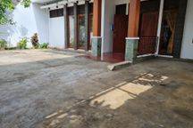 Rumah cocok untuk keluarga besar. Bisa untuk kantor. Area tenang.