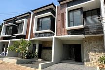 Rumah Siap Huni 2 Lantai Bebas Banjir di Area Strategis