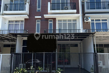 Rumah Pik Lebar 6 Jalan Lebar 3 Lantai Bagus