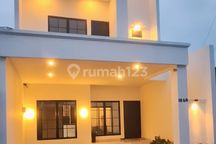 Rumah Baru dengan Furnized Baru, Style Modern Tropis Smart Home, 5 Menit ke Tol Parigi Bintaro, di Bintaro Jaya