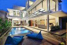 VILLA CANTIK, SWIMMING POOL DAN ROOFTOP, ROI TINGGI  DI NUSA DUA 