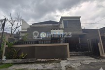 Disewa Rumah Luas & Strategis dengan Garasi 2 Mobil | 6 Kt di Gatsu Tengah Denpasar LT 400 M2