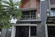 Rumah di Pinggir Jalan Raya Akses 5 menit ke Tol Cimanggis