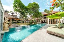 Beautiful Villa at Batubelig Seminyak...5 minutes to Batubelig beach and 10 minutes to Atlas beach Fest 