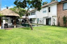 Modern Tropical Style Villa At Cluster Onegate System With Security 24Hours At Area Jalan Batu Belig , Seminyak ...100 Meter ke Mari Beach Club , 200 Meter ke Pantai Batubelig dan 500 Meter ke Cafe Del Mar