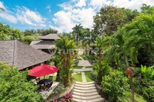 Magnificent Luxury Villa Estate With Tropical Balinese Resort Style Villa At Pererenan , Canggu...4 Minutes To St Ali Bali ,7 Minutes To Pererenan Beach And 8 Minutes To La Brisa Echo Beach