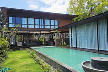 Leasehold 25 Years... Villa Modern Style With Soul At Sanur Beach.. Byarchitect & Contractor: Stairs - A Jakarta Based Architectural Firm, Collaborates With La Designer For Interior Works Andlandscape: Shl Asia(Asia's Best Landscape Planning - Aada 2025)