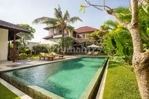 Turun Harga ...beautiful Luxury Tropical Style Villa With Spacious Garden At Berawa Canggu ..3 Minutes To Montesory School , 4 Minutes To Baked Berawa , 5 Minutes To Milu By Nook And 7 Minutes To Atlas Beach Club