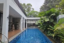 Rumah Modern Tropical Turun Harga di Kemang