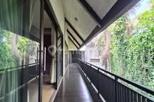 Disewakan Rumah Bagus Terawat di Kemang Dalam Ada Kolam Renang Negotiable