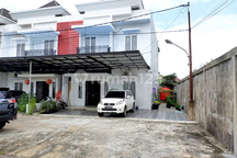 Sewa Rumah 2 Lantai Posisi Hook Siap Huni Bebas Banjir