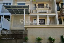 Rumah Modern Green Garden Residence Jakarta Barat 