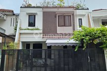 Rumah Modern New Renovated di Taman Permata Buana Jakarta Barat