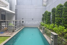 Rumah Mewah Ada Pool di Setraduta, Bandung Kota Dekat dengan Kampus, Sekolah, Tol, Rshs