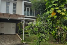 Rumah Cantik & Asri 2 Lantai dengan Taman Belakang di Kbp-Kota Baru Parahyangan
