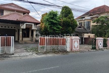 Rumah 2 Lt Dekat Amplaz, Siap Pakai. Lokasi Strategis, Lingk Komersil, Akses Jln Raya.