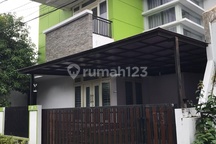 Rumah 2 LT Furnished, di Utara Tugu Yogyakarta, Dekat Hotel Tentrem.