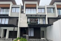 Rumah 5 Kamar di The Springs Gading Serpong, Lingkungan Asri
