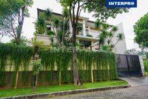 Rumah Hook Tropical Minimalis Mega Kebon Jeruk Luas 400m2