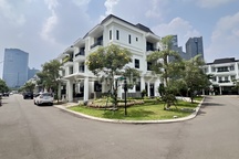 Turun Harga! Serasa di Eropa! Unit Paling Special di Sutera Winona! Rumah Full Taman! Kawasan Terbaik untuk Tinggal Hanya 3 Menit ke Toll