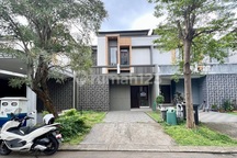 Rumah Baru di Cluster Victoria! Lokasi Bagus Depan Taman! Sangat Strategis Selangkah ke Mall dan Mall! Cocok untuk Keluarga Harmonis