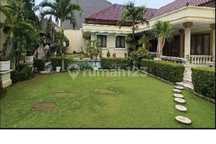 Rumah Mewah Jalan Raya Jemur Andayani, Surabaya.