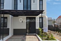 East Coast Avenue, Medayu, Rungkut, Surabaya 