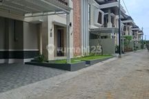Yearly Rental, Brand New House With Swimming Pool Near Dyatmika School & Sanur