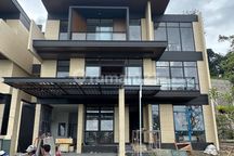 Dijual Rumah Mewah 3 Lantai Modern Tropical View Langsung Golf Lokasi Strategis di Bogor