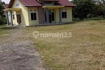 Disewakan Rumah Siap Huni Dengan Halaman Yang Luas