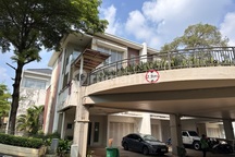 Rumah Qozy View Cantik di Hoek Komp River Valley Lebak Bulus