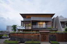 Rumah Mewah Senyaman Villa Di Manyar Surabaya