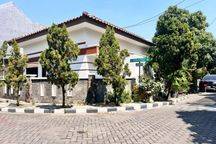 Jarang Ada Rumah Hook Semi Furnished Wiyung SHM