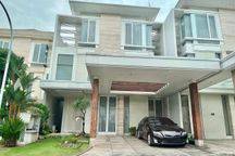 RUMAH MEWAH PAKUWON INDAH 3 LANTAI ADA LIFT PRIBADI DKT MALL