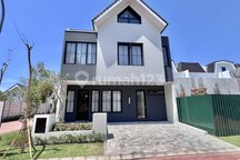 Lebar 9 Meter Daerah HR Muhammad Dian Istana Mayjen Sungkono dekat Graha Famili