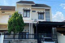 Rumah Cantik 2 Lantai Furnish Dekat Luwes Kartosuro