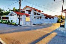 Rumah Bagus Hook Luas 296 M Dekat Jalan Utama Adisucipto Baturan Colomadu