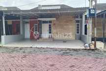 Rumah Cantik Furnish Di.colomadu Carport bisa 3 Mobil